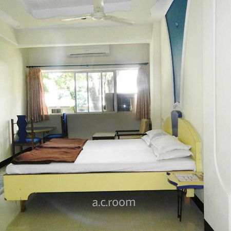 Hotel Vaishali Nászik Kültér fotó