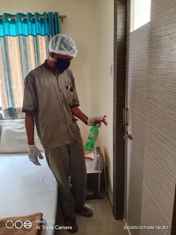 Hotel Vaishali Nászik Kültér fotó