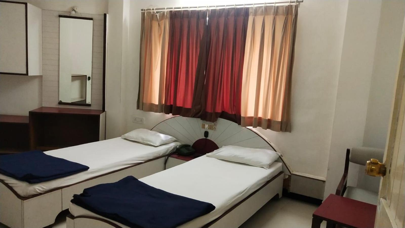 Hotel Vaishali Nászik Kültér fotó