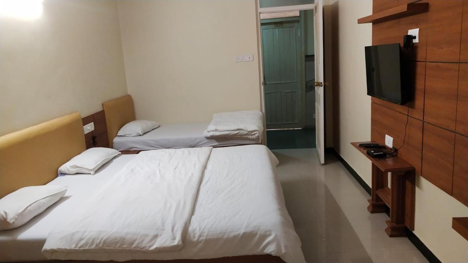 Hotel Vaishali Nászik Kültér fotó