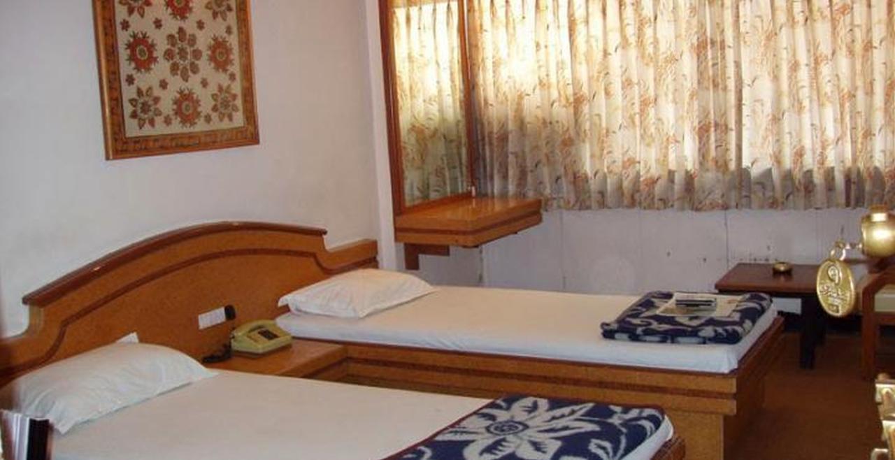 Hotel Vaishali Nászik Kültér fotó
